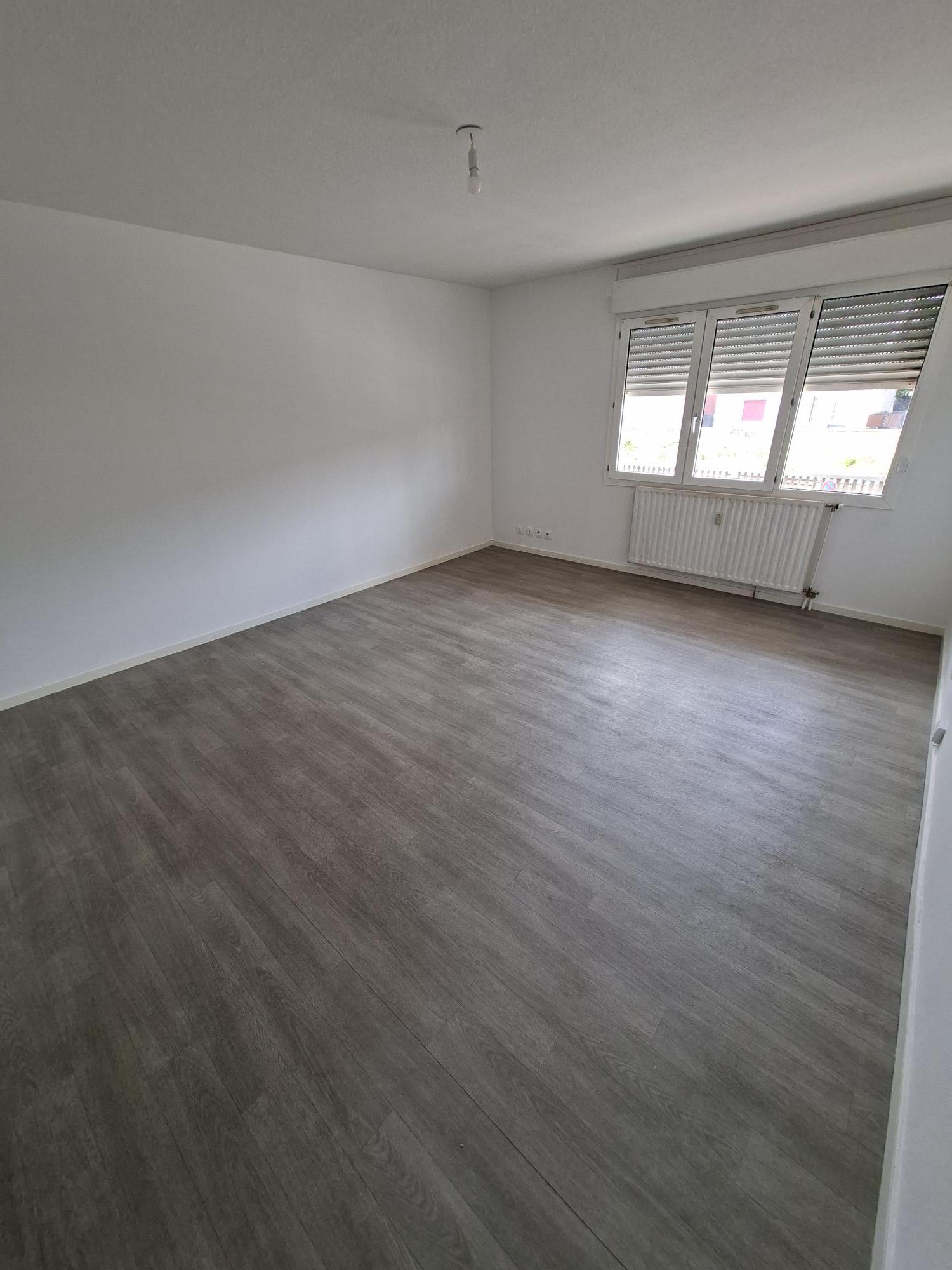 APPARTEMENT T3 CENTRE VILLE MONTCEAU