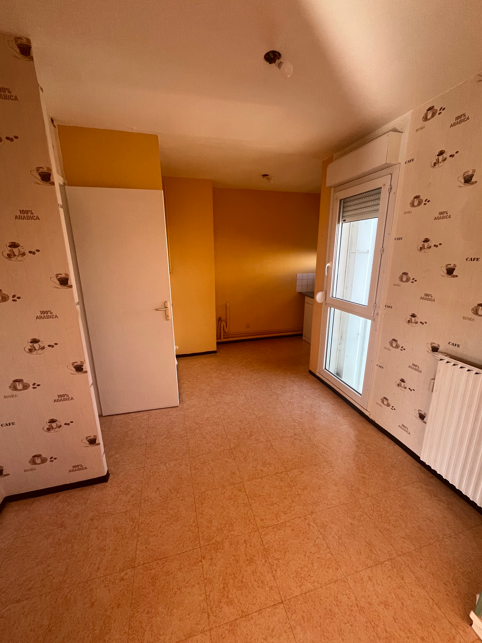 19 rue de la Résistance, 71300, MONTCEAU LES MINES, 1 Chambres Chambres , ,Appartement,Location ,rue de la Résistance,16299