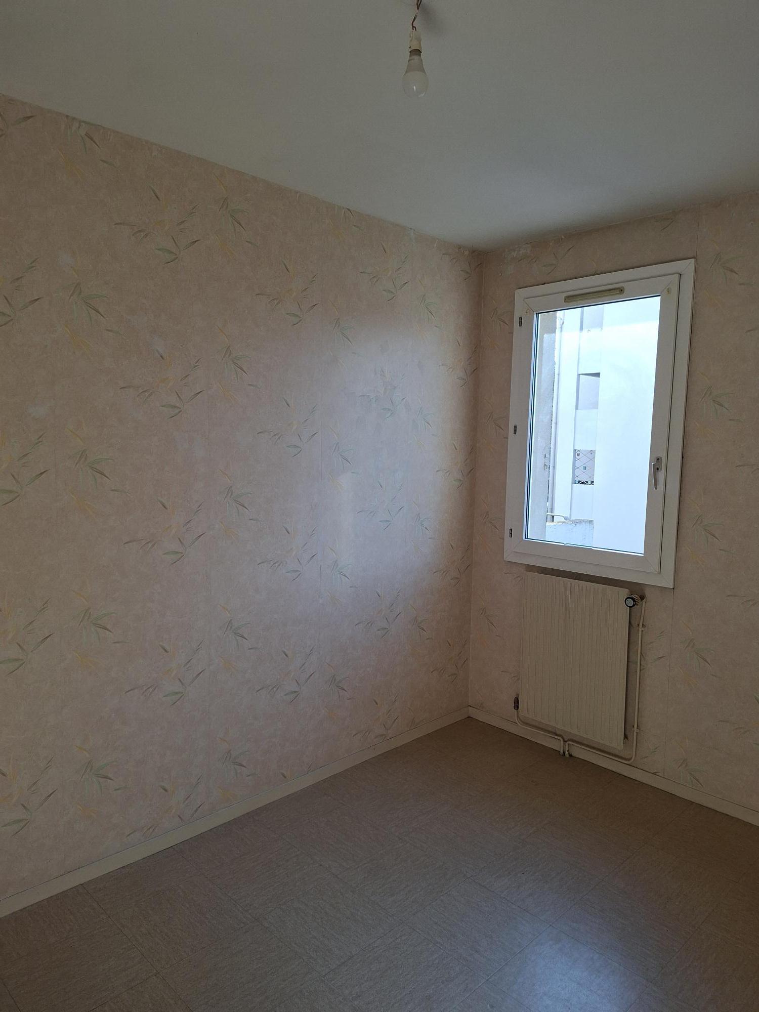 Appartement T4 - Séjour - Cuisine fermée - 3 chambres - Baignoire - Autun - 