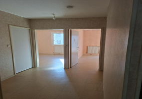 Appartement T4 - Séjour - Cuisine fermée - 3 chambres - Baignoire - Autun - 