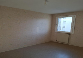Appartement T4 - Séjour - Cuisine fermée - 3 chambres - Baignoire - Autun - 