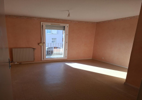 Appartement T4 - Séjour - Cuisine fermée - 3 chambres - Baignoire - Autun - 
