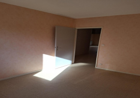 Appartement T4 - Séjour - Cuisine fermée - 3 chambres - Baignoire - Autun - 