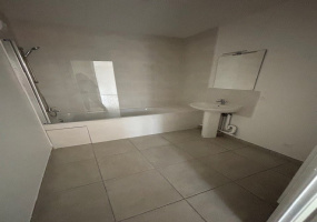 Appartement T4 - Loggia - 3 chambre - 1-er étage - Baignoire - WC séparé - Beaune 