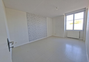 18 rue de la Gare, 71420, Génelard, 3 Chambres Chambres , ,Appartement,Location ,rue de la Gare,16865