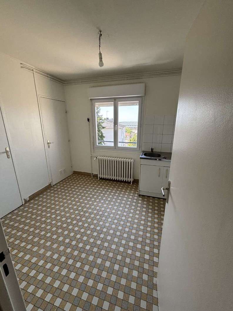 20 RUE ROMAIN ROLLAND, 58000, NEVERS, 2 Chambres Chambres , ,Appartement,Location ,RUE ROMAIN ROLLAND,3,ROMAN ROLLAND