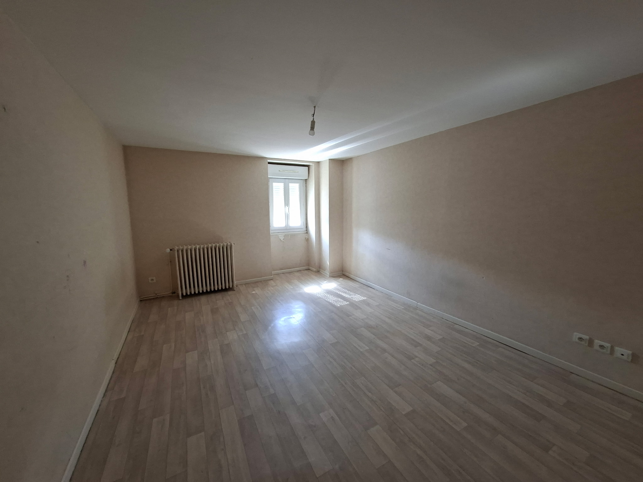 44 quai de moulins, 71300, MONTCEAU LES MINES, 3 Chambres Chambres , ,Maison,Location ,quai de moulins,58000030474
